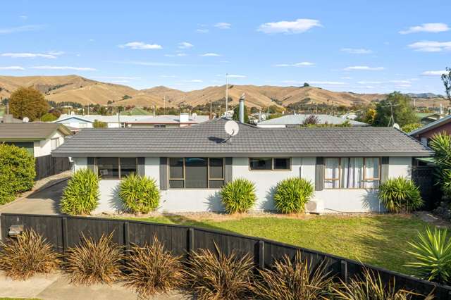 Cul-de-Sac Comfort with Ensuite Potential