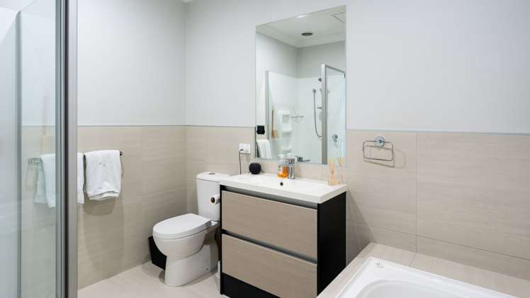 65 Glidepath Road Hobsonville_19