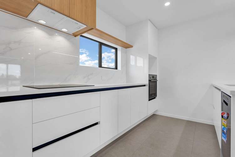 15 Papatahi Lane Flat Bush_5