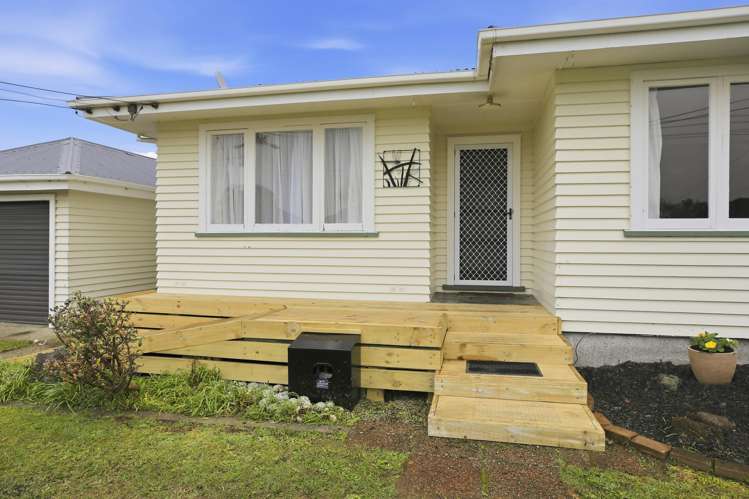 520 Hazelmere Crescent_1