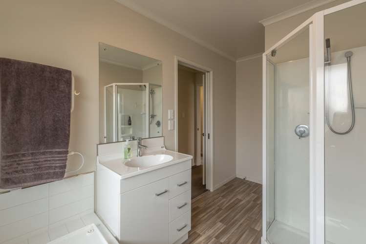 41 Farnborough Way Rolleston_8