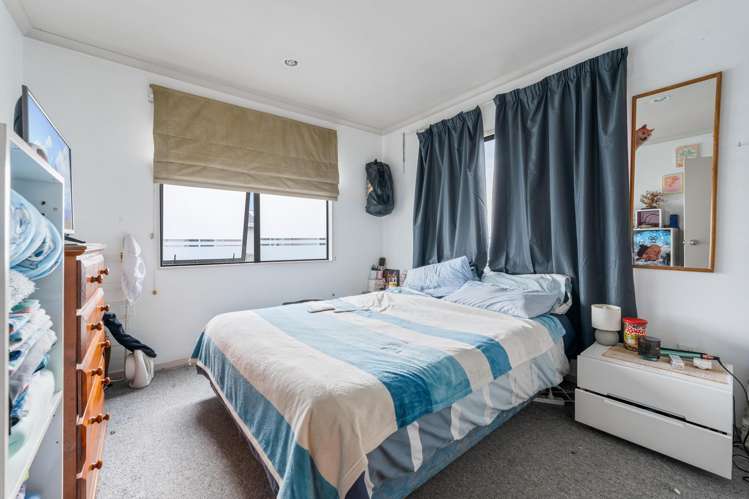 81 Royal Road Massey_14