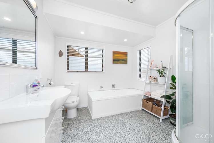 3 Laredo Grove Totara Park_12