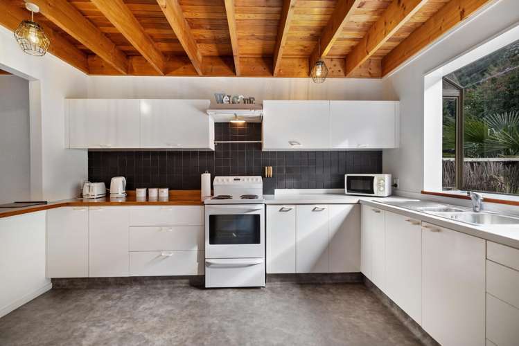 12a Arawata Terrace Fernhill/Sunshine Bay_8