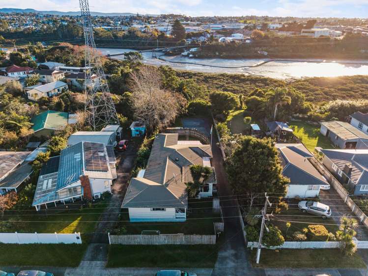 42 Cobham Crescent Kelston_31