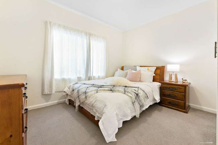 31 Bradbury Road Botany Downs_11