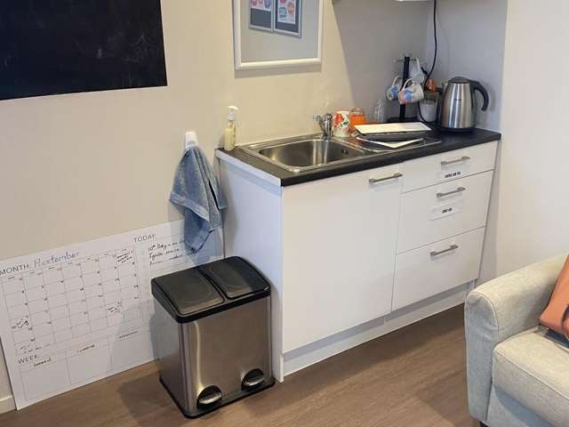 2/62 Barrys Point Road Takapuna_4