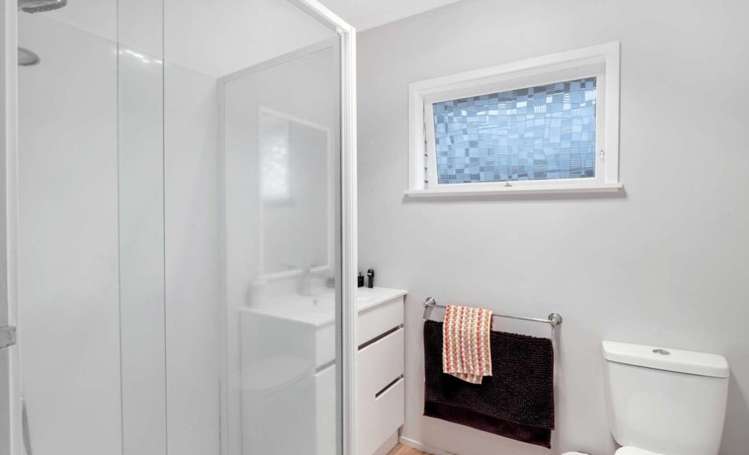 2/8 Wykeham Place 10878_9