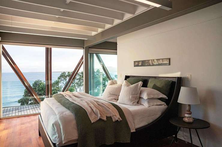 Takapuna House, at 25-27 William Street, in Auckland's Takapuna, is well known to beach-goers in the suburb. Photo / Supplied