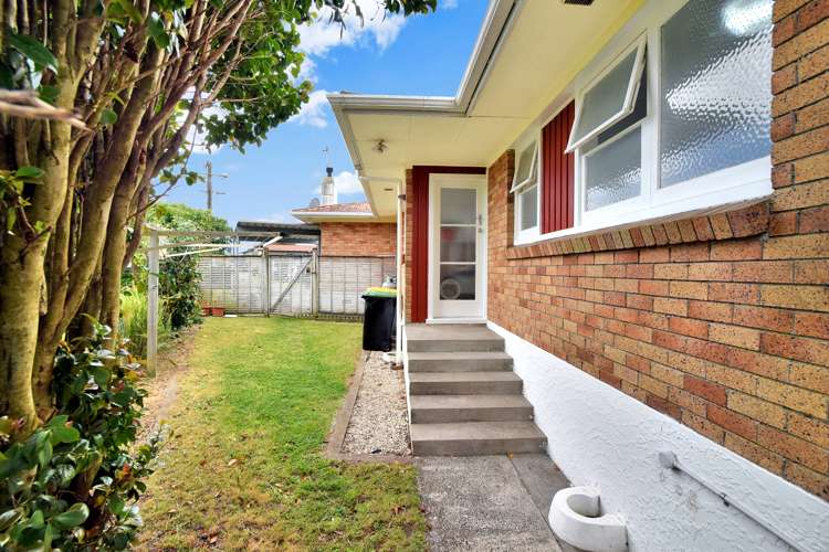 8 Wembury Grove Parkvale_19