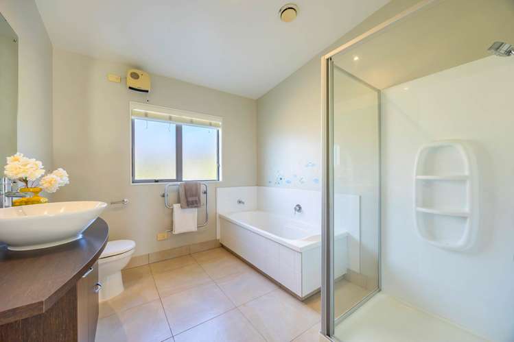 5 Mary Forgham Drive Greenhithe_17