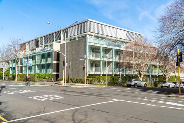 Price Reduced - Views, lifestyle, luxury