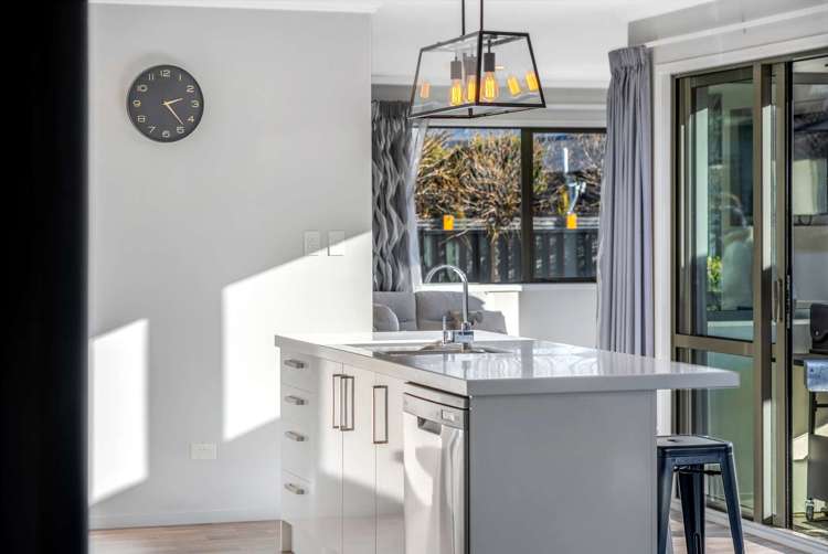 5 Magnetic Place Cromwell_8