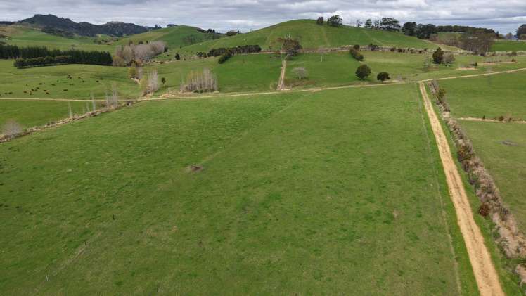 1698 State Highway 10 Totara North_17