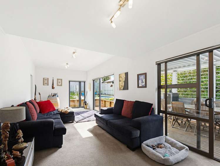 57 John Dee Crescent Red Beach_10