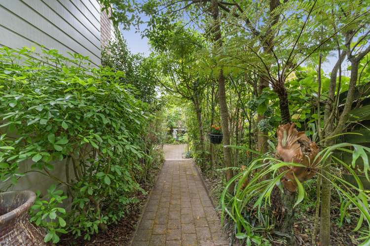 802 River Road Chartwell_17