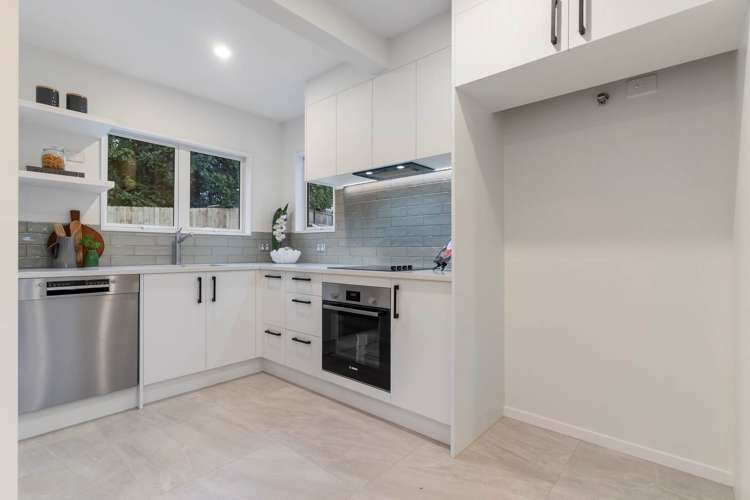 2/7 Louise Place Browns Bay_7