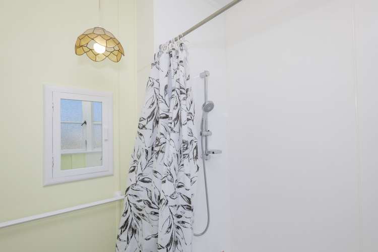 8 De Lautour Road Kaiti_13