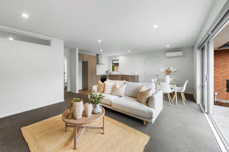 2/395 Armagh Street Linwood_3