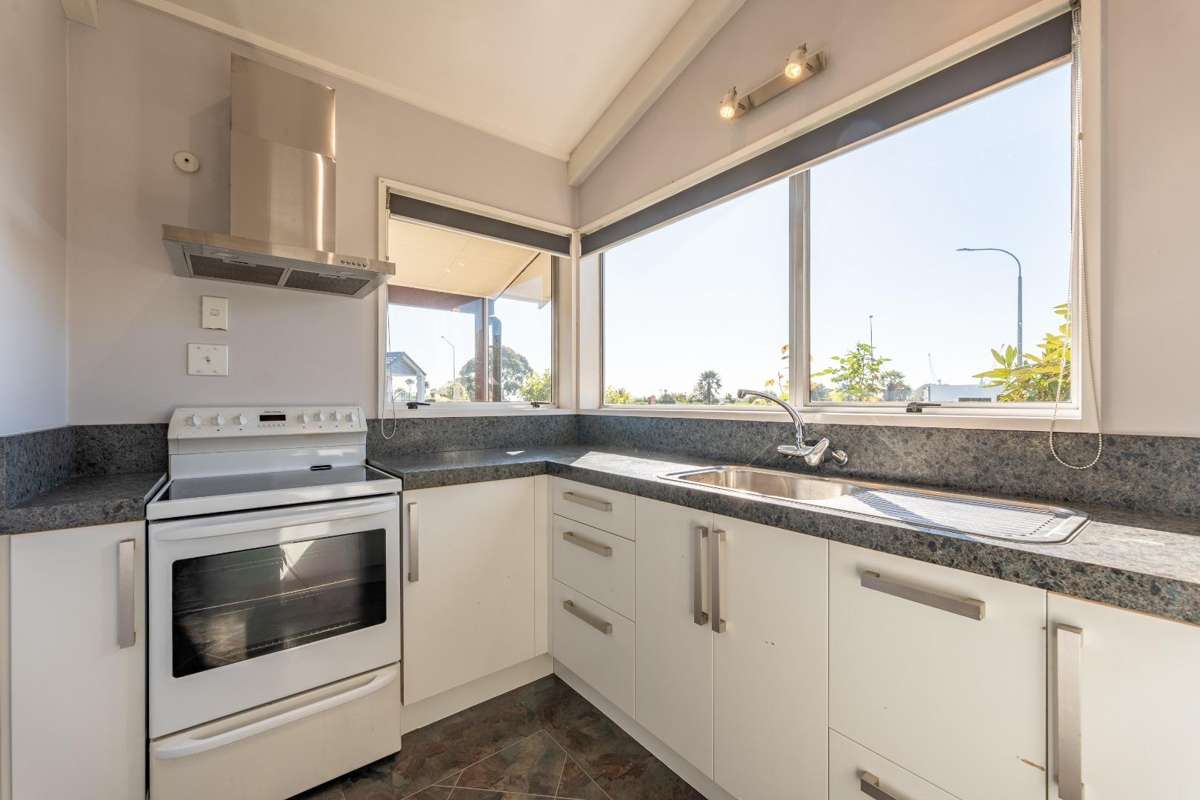 Charming Two-Bedroom Home   Beach & Town Within Walking Distance 5