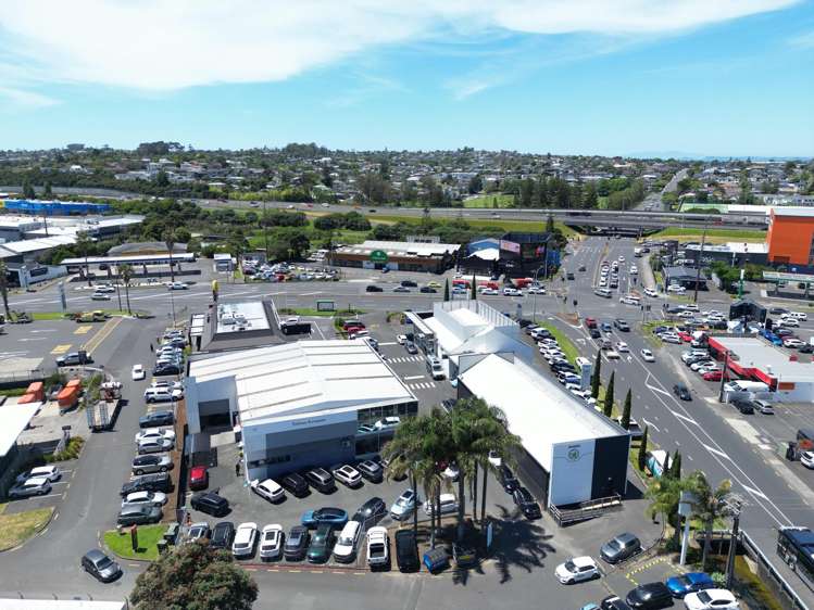 7-11 Hillside Road Wairau Valley_12