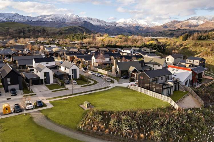 17 Lorne Street Dalefield/Wakatipu Basin_8