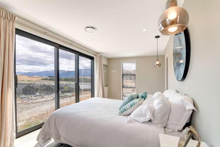 7 Falconer Rise Jacks Point_18