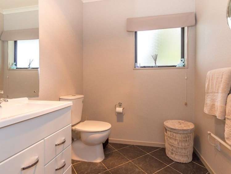 112 Long Melford Road Awapuni_9