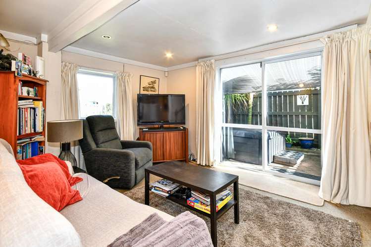 21 Clark Road Pahurehure_13