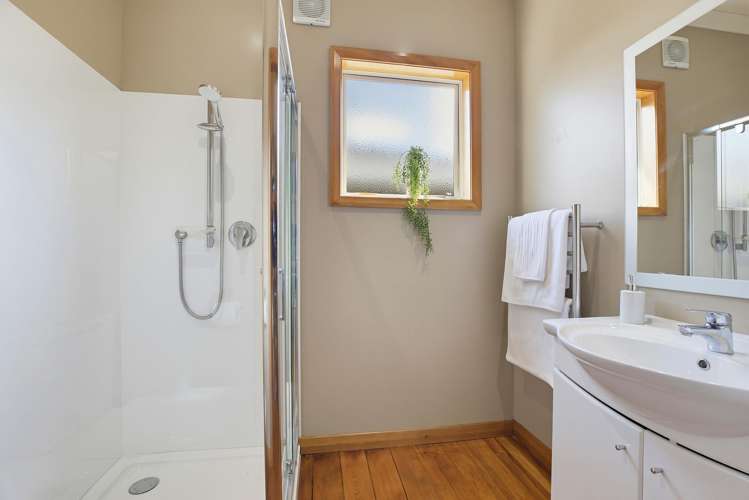 8 Lyndhurst Road Tawa_21