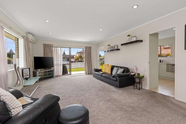 Flat 1/20 Pine Road Orewa_7