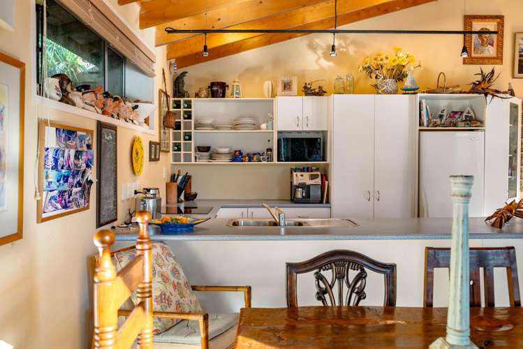 122A Oratia Place Onemana_10