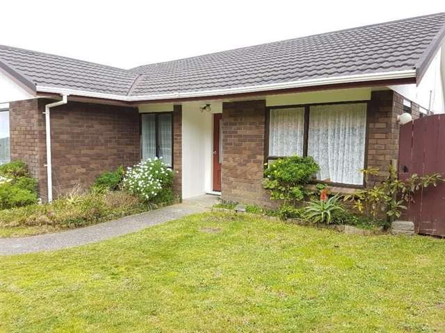 Quiet Family Home on nice Flat Section