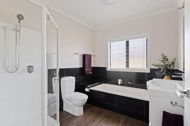 7 Silverstone Place Lytton West_12