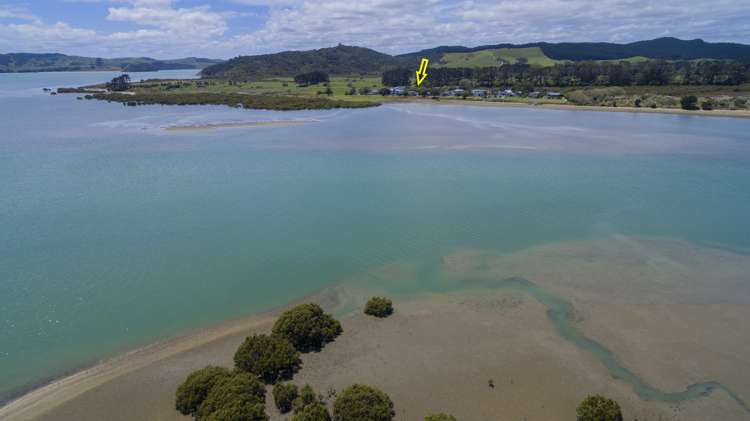 7 Birds Beach Road Tapora_5