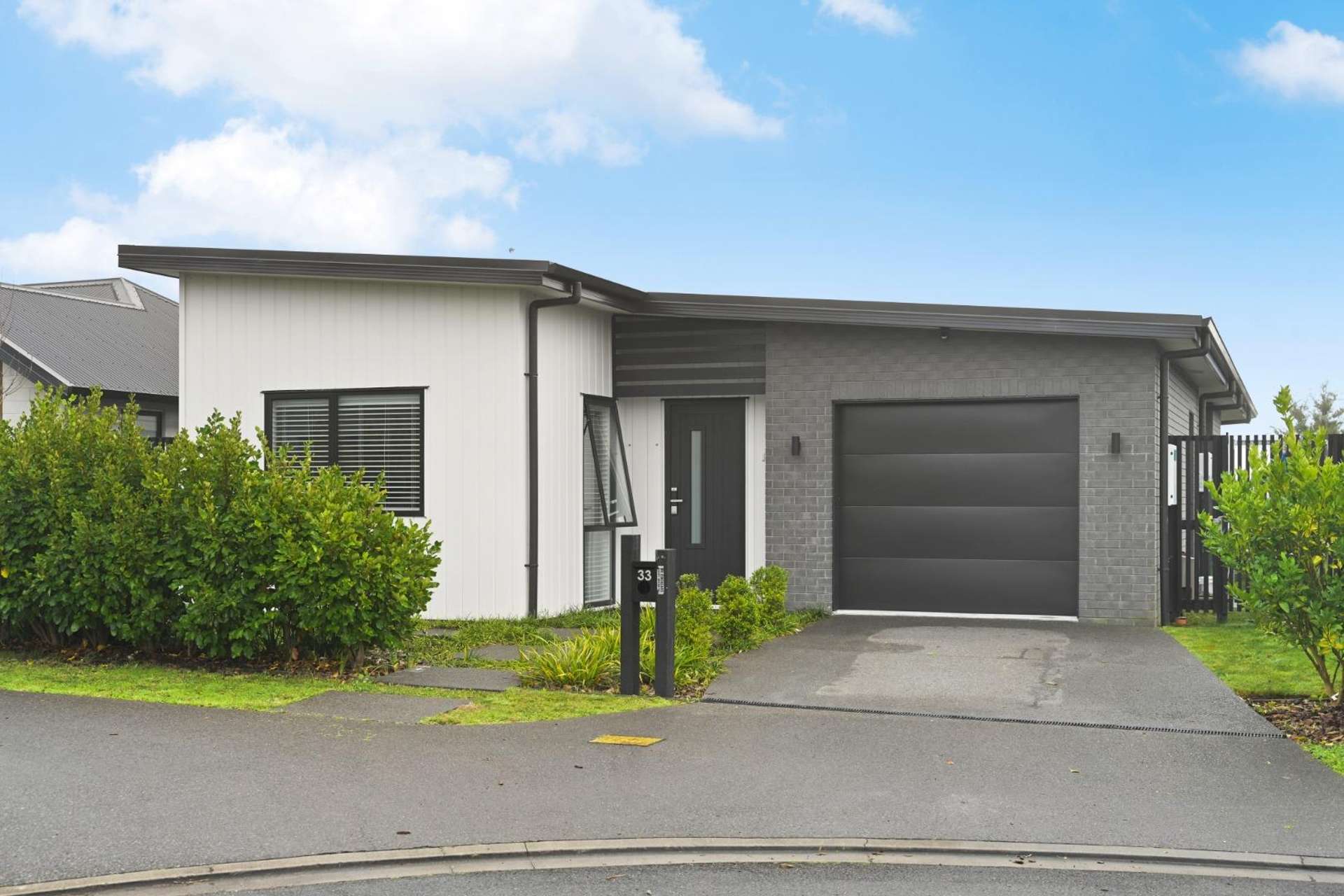 33 Ogilvie Avenue 1053_0