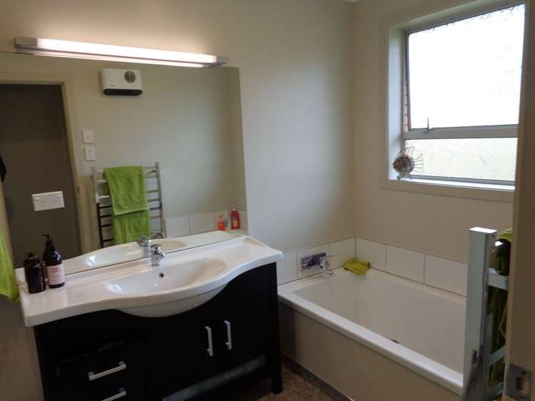 77 Wilson Road Balclutha_18