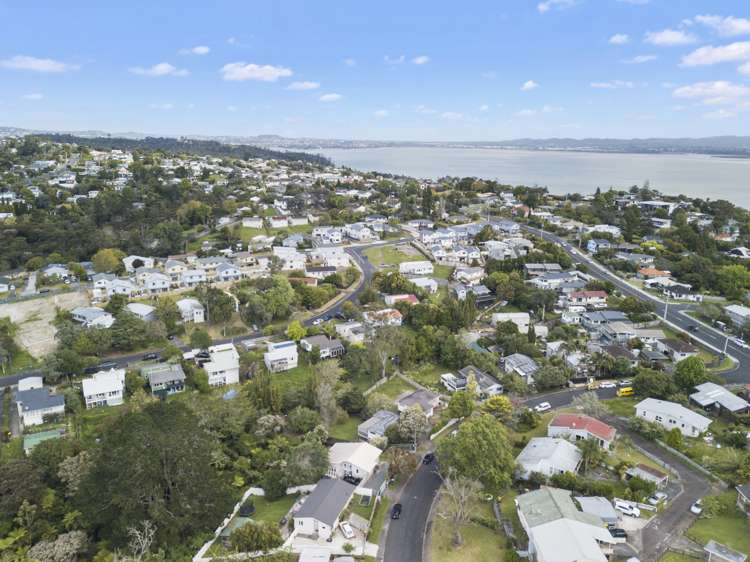 11 Lysander Crescent Beach Haven_19