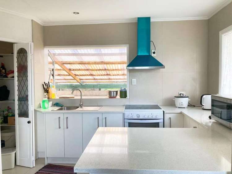 66 Roberts Road Te Atatu South_4