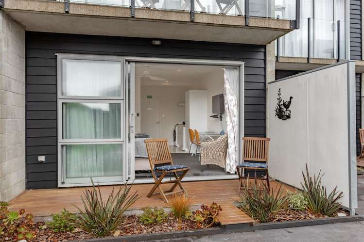 5,7 and 8/27 Marine Parade Carters Beach_26