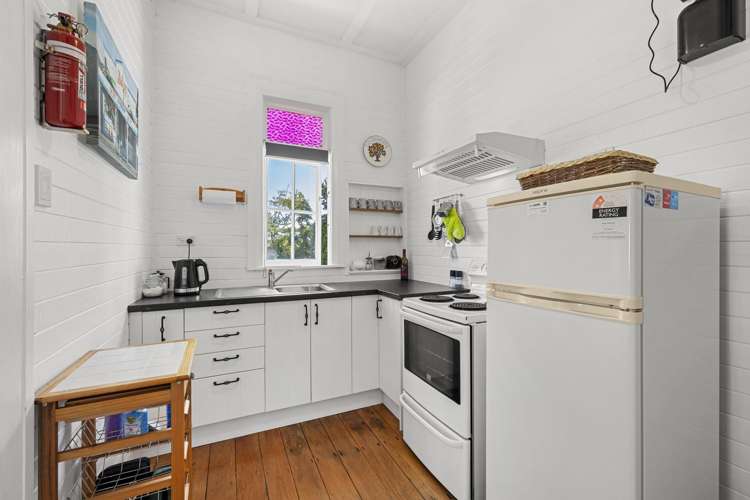 22 Wallis Street Raglan_7