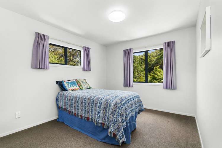 6 Lowry Heights Stokes Valley_11