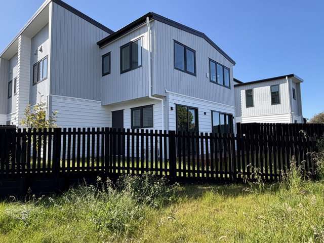 Modern 4-Bedroom Family Townhouse in Manurewa