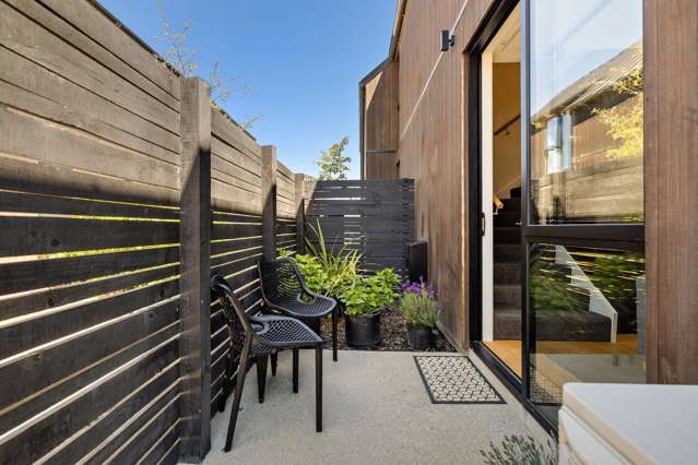 Freehold without Flatmates