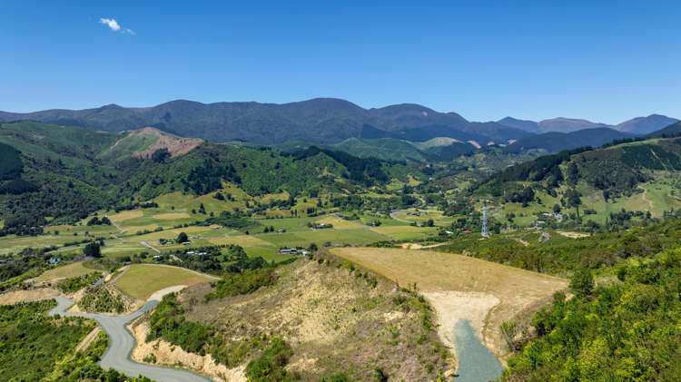 Cable Bay Road Hira_16