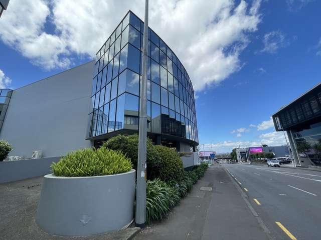 Profiled Office or Showroom - Well Priced