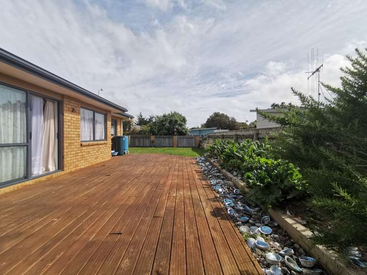 4 Byron Brown Place Otaki Beach_10