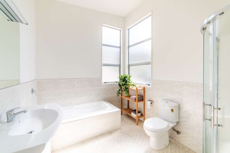 45a Sunset Road Totara Vale_13