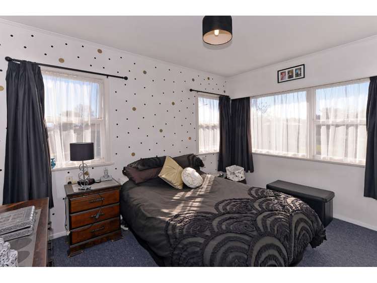 5 Tennyson Crescent Stoke_7