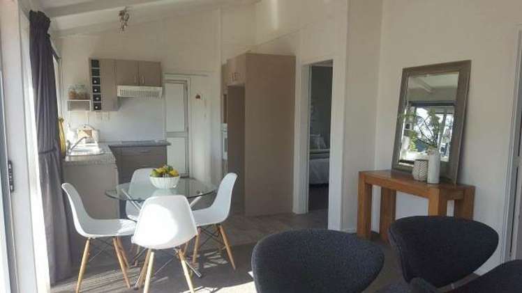 1/3 Thomas Avenue Te Atatu Peninsula_11